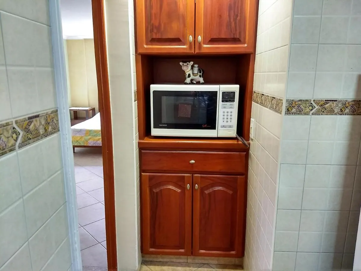 Bueno, Bonito, Barato Y Cerca A El Poblado Appartement Medellín