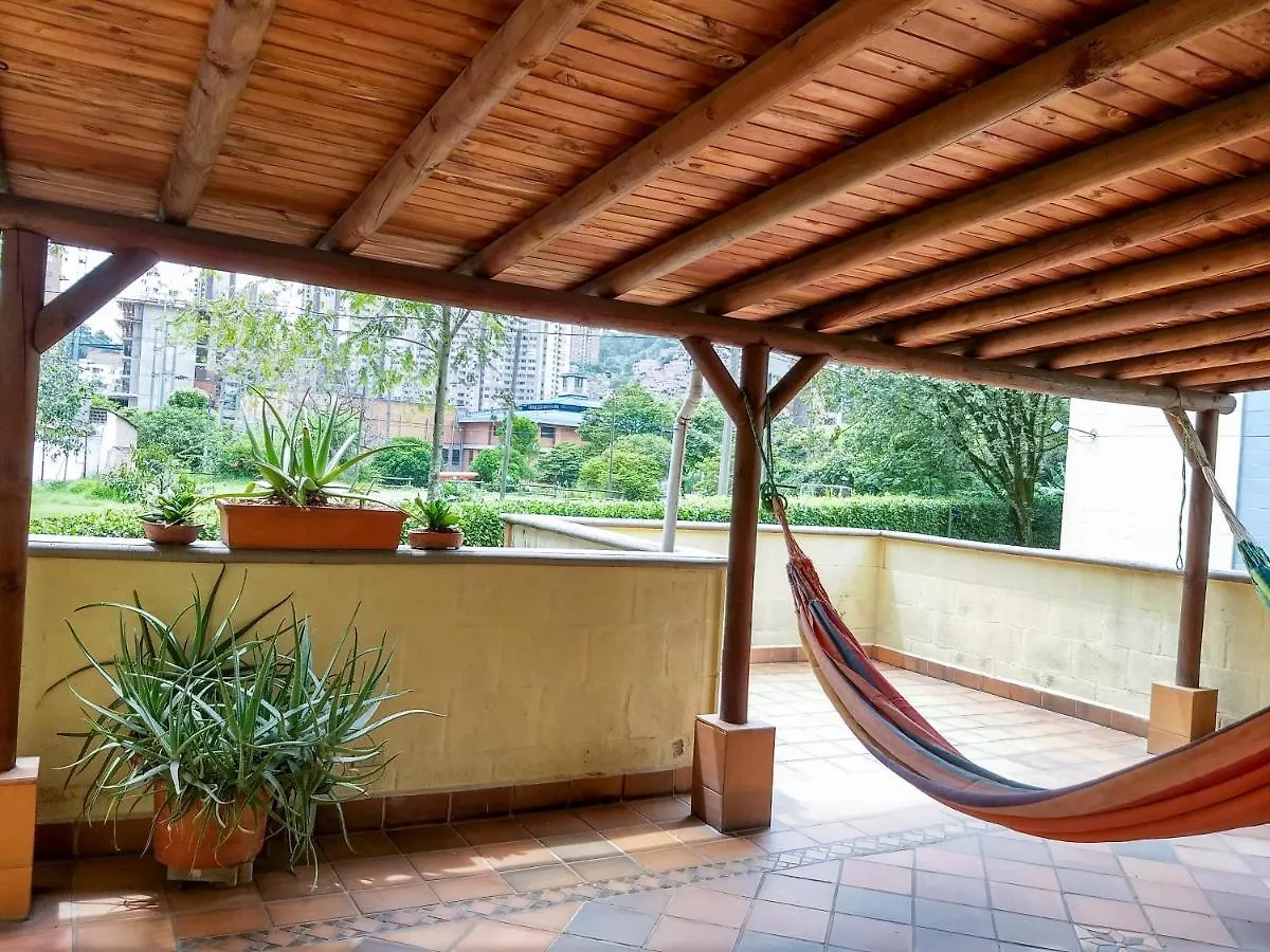 Bueno, Bonito, Barato Y Cerca A El Poblado Appartement Medellín
